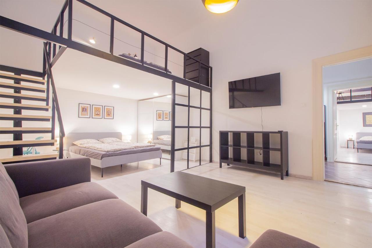 Industrial Double Loft Apartment Budapest Exterior photo